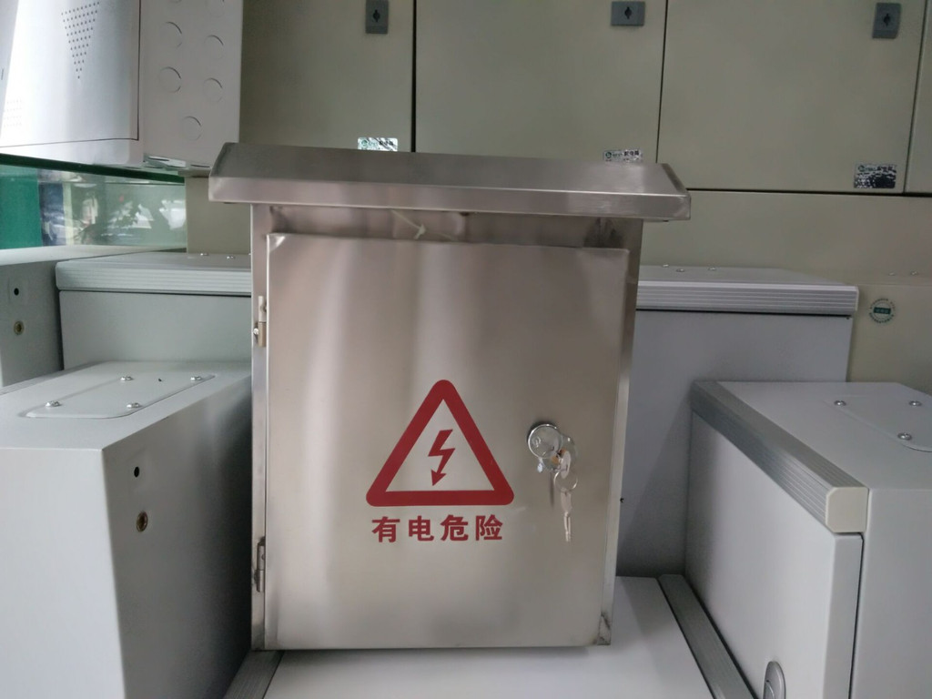 網(wǎng)聯(lián)電氣廠家詳解 304不銹鋼戶外配電箱防水防銹全剖析與高清細(xì)節(jié)圖鑒